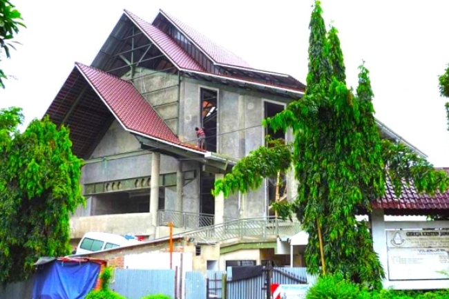 穆斯林闖印尼兩座教堂 崇拜活動被腰斬