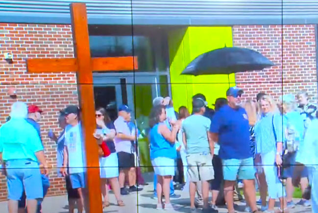 圖書巡演維護家庭價值 觸動LGBT情緒