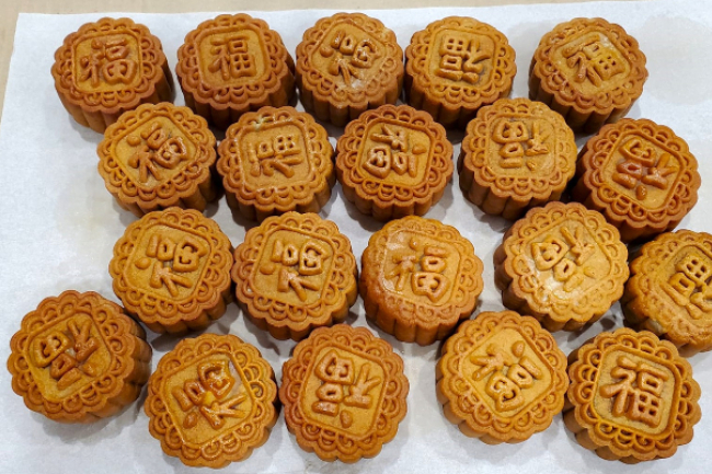 飲食業福音團契聯同多間堂會 中秋節製作月餅送基層