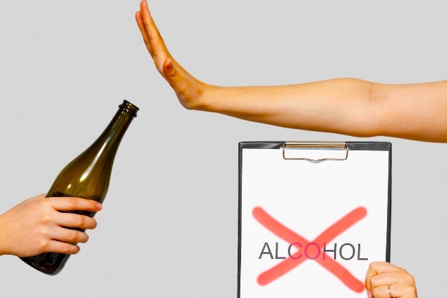 匿名戒酒會12步項目:提高戒酒率改善心理健康