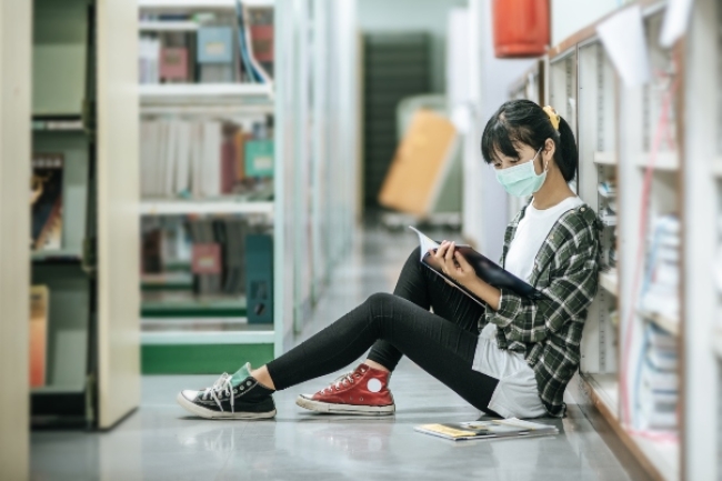 調查:青少年閱讀紙本書下降 出版學會倡「全民閱讀日」