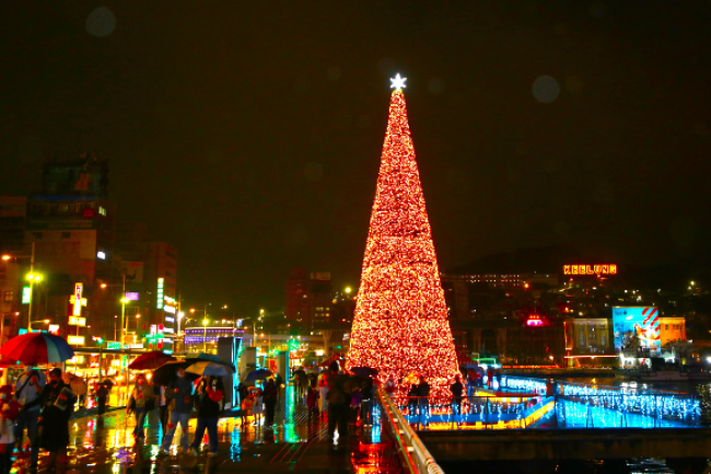 基隆聖誕樹點亮環保LED燈 打造基督興隆之城