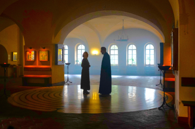 社會潮玩靈異物 神父驅魔工作量增