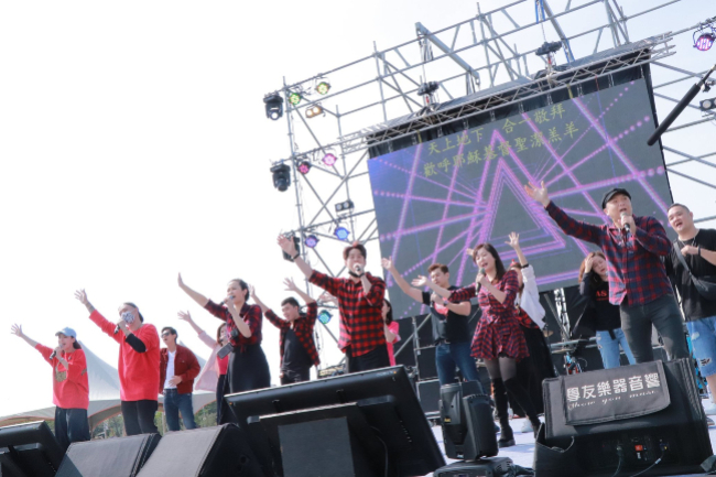 嘉義聖誕文化節 藝人見證詩歌敬拜民眾感動受洗