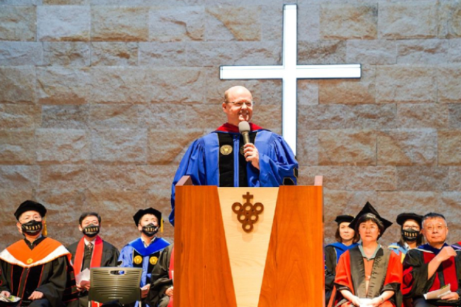 戴繼宗牧師接任華神院長 勉畢業生緊連主牧群羊
