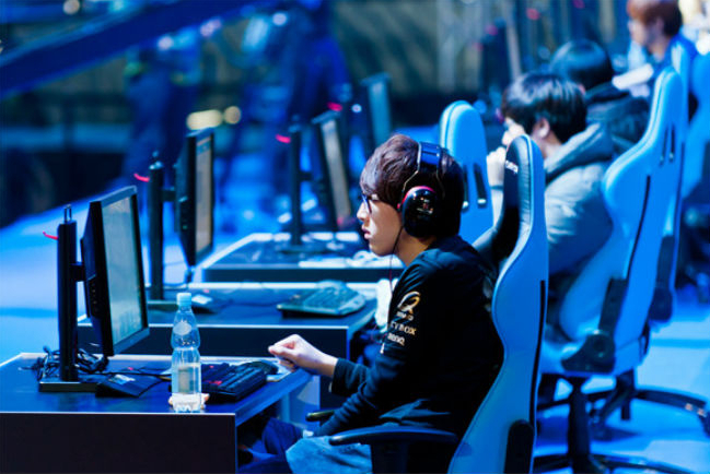 青年日打機6小時溫書6分鐘 抄聖經寫日記終脫癮