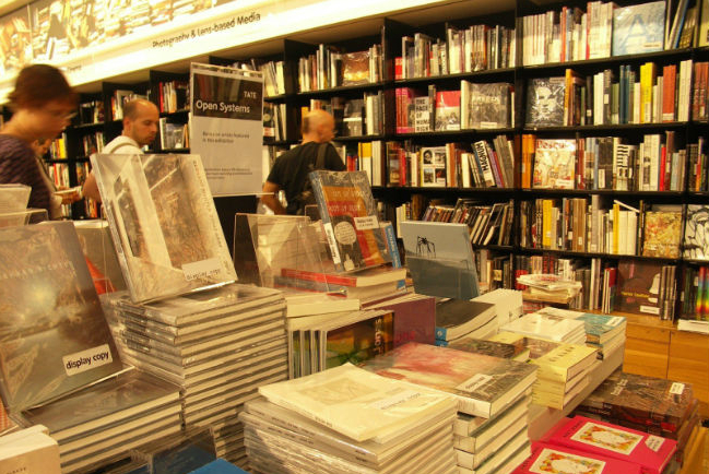 日小說「不雅」惹爭議？ 明光社發聯署促改善條例