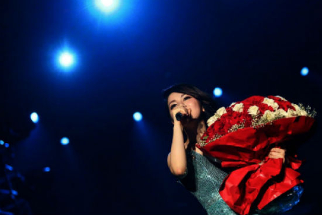 G.E.M.個唱萬迷見證「愛的表白」：上帝是我的心中的王！