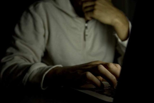 12歲女兒驚見父親收藏色情品 多年後給他寫的一封信