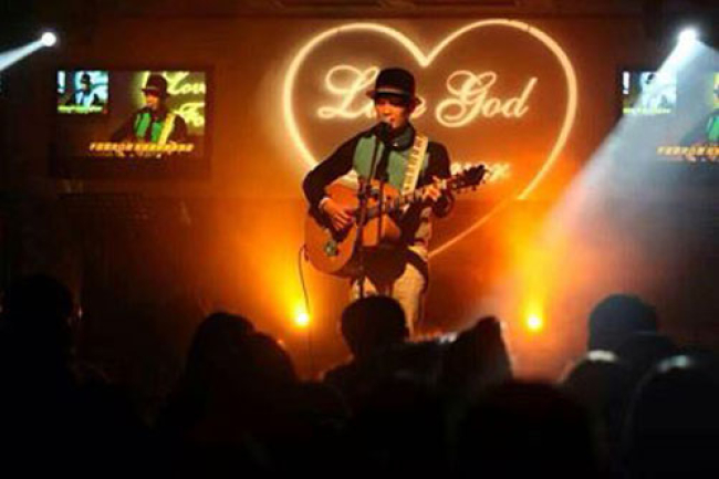 羅文裕情人節分享:讓神成為愛情「第三者」