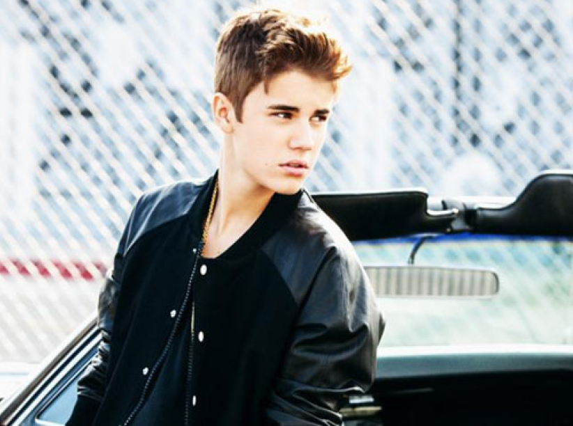 Justin Bieber義演 愛心撫慰菲國災童