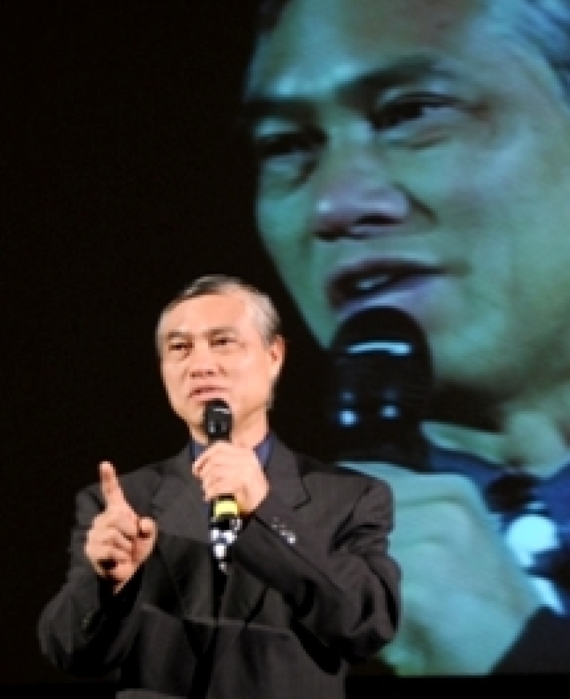 苏颖智批评崇基出「掺水传道」被要求道歉