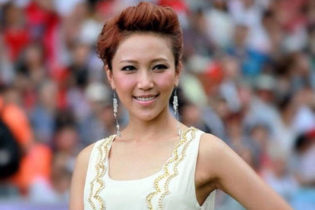 鍾舒漫：在主流樂壇為主發亮