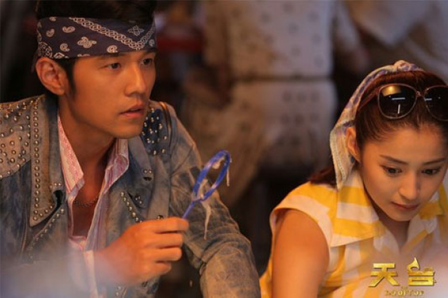 周杰倫《天台》凌晨首映重溫純真愛情