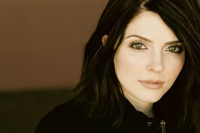 擔綱演王后 Jen Lilley盼成「荷里活以斯帖」