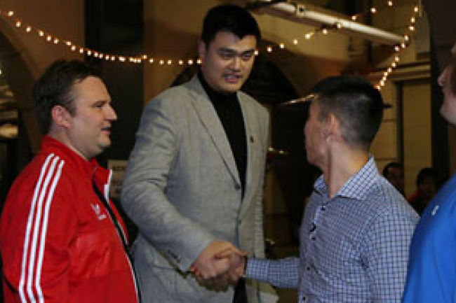 姚明獲南加「年度遠見獎」不吝稱讚林書豪