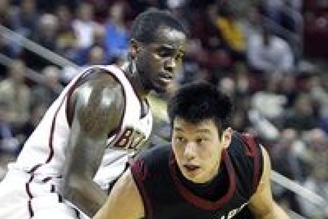 林書豪拒夜店女生投懷送抱 紳士表現贏尊重