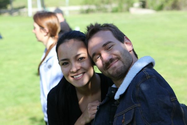 力克胡哲30歲生日 兒子預產期明年2月