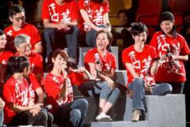 朱茵犯禁 圈中基督徒好友拒互評