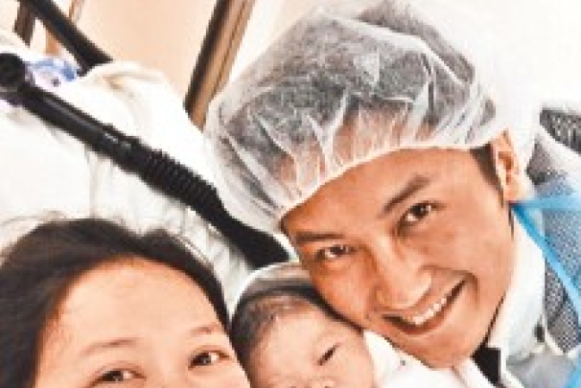 高皓正榮升爸爸 女兒取名高純意