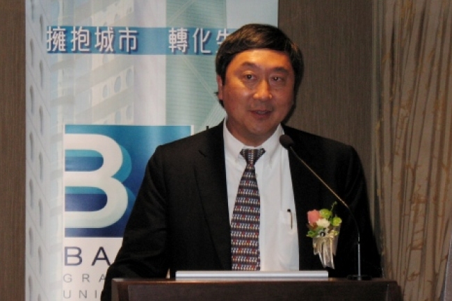 沈祖堯獲《聖經》亮光 願負中大校長任命