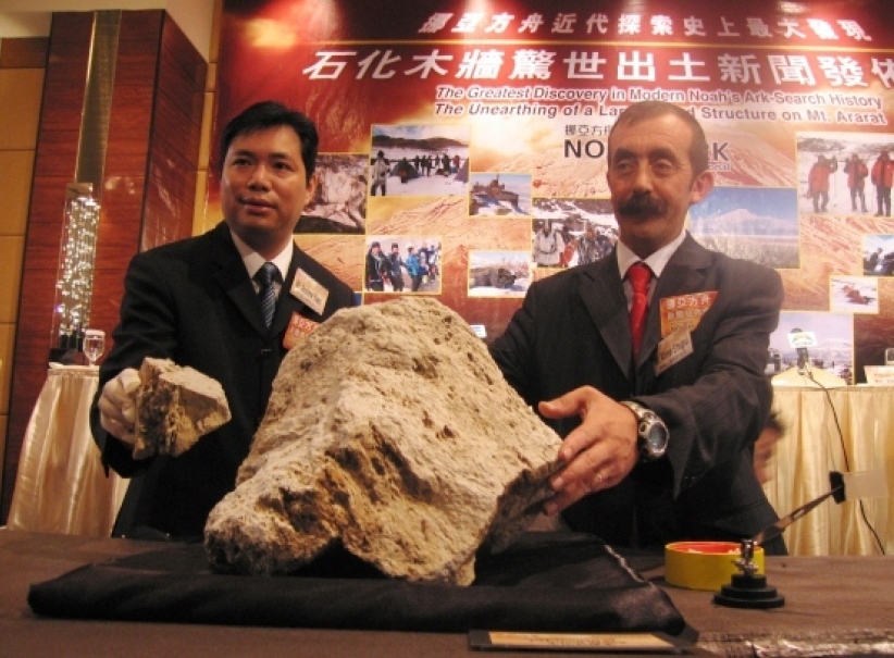 巨型木化石惊世出土 疑是挪亚方舟