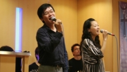 敬拜台下的霍志鵬