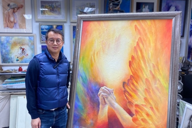 【專訪】異象畫藝術家陳子超 以畫筆吹響末世角聲 