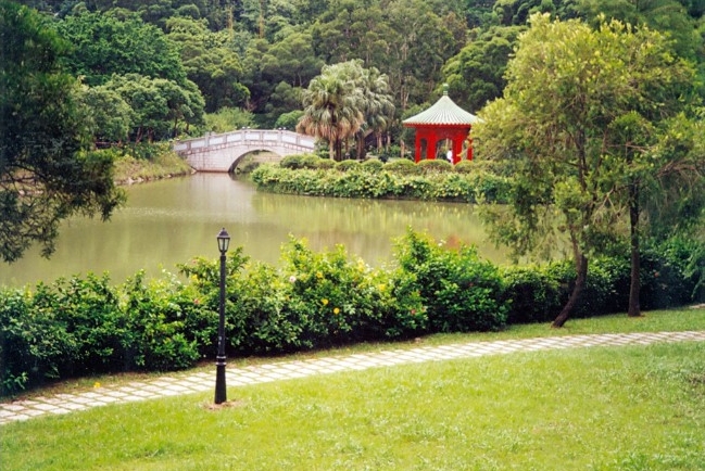 伍渭文牧師：人算甚麼，你竟眷顧他？（詩八）