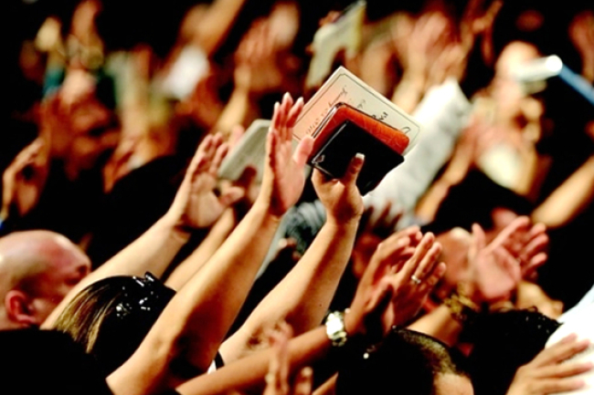 為什麼這麼多超大型教會似乎存在腐敗?