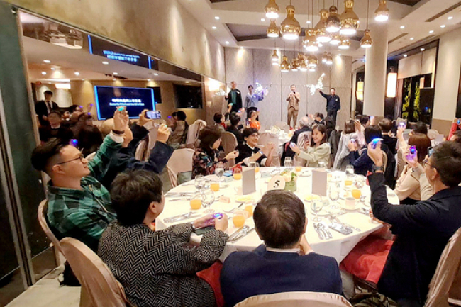 恩光書院十周年晚會:梁永泰院長揭示全球三大危機與機遇