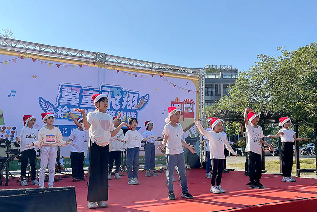 歡樂滿聖誕:台灣教會走進社區散發耶穌溫馨的愛!