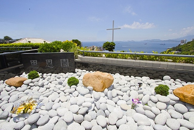 明光社談生死教育 黃民牧師率團瞓棺材「從死思生」