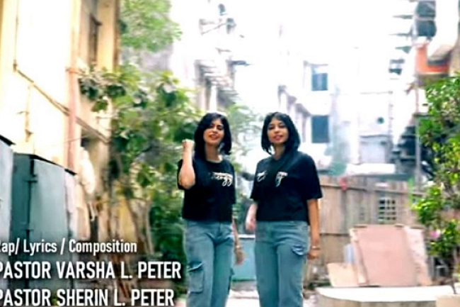 在印度 這兩位女孩用「福音説唱」表達信仰與抗議