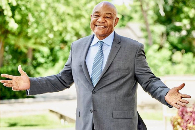 「拳擊傳教士」喬治·福爾曼辭世:從拳擊場到教堂傳奇故事永不落幕!