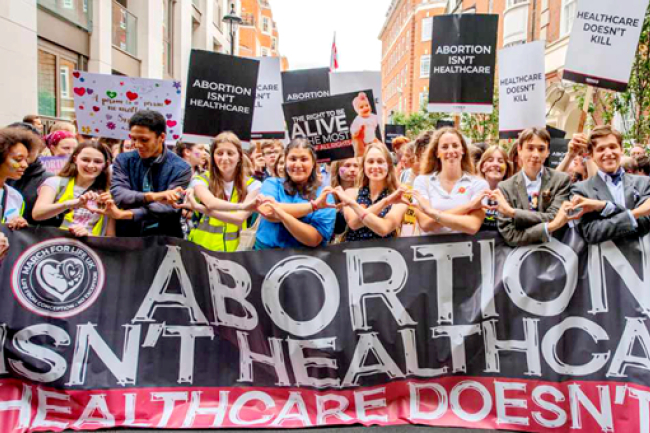 英國生命大遊行千人參加反對墮胎