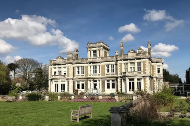 英國最具影響力 司布真學院培育英才169年退出歷史舞台