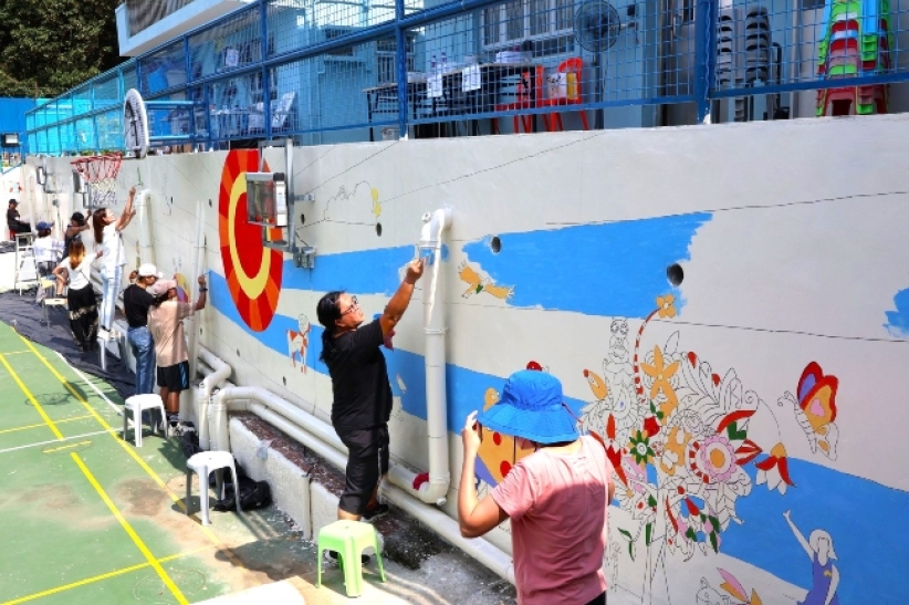 南丫岛现百花树壁画 逾百人与巴拿巴学员绘出自信