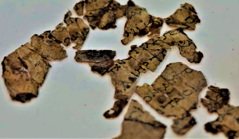 考古学家攀崖发掘 二千年犹太战争圣经遗卷