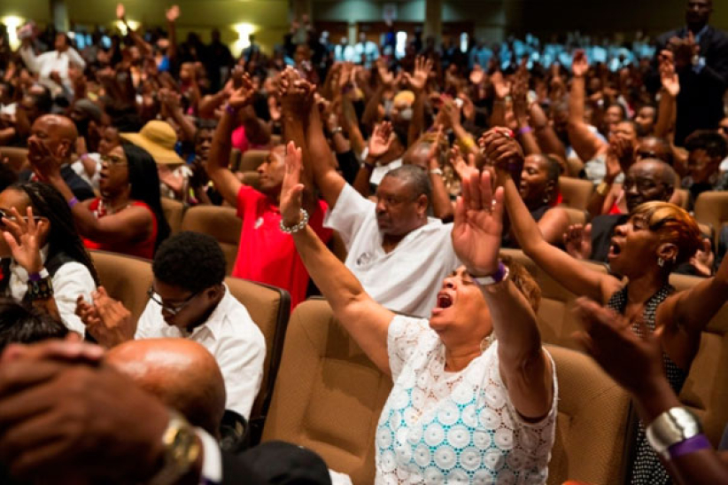 被警察射死 美青年追思禮傳達希望信息