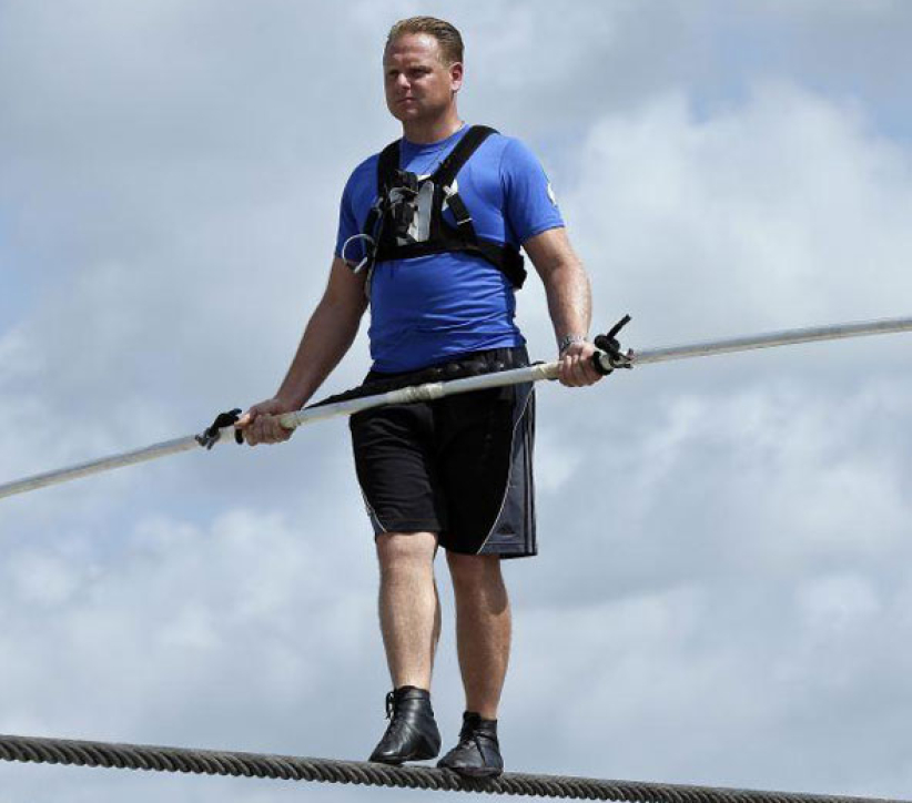 「鋼絲大王」成功橫越大峽谷