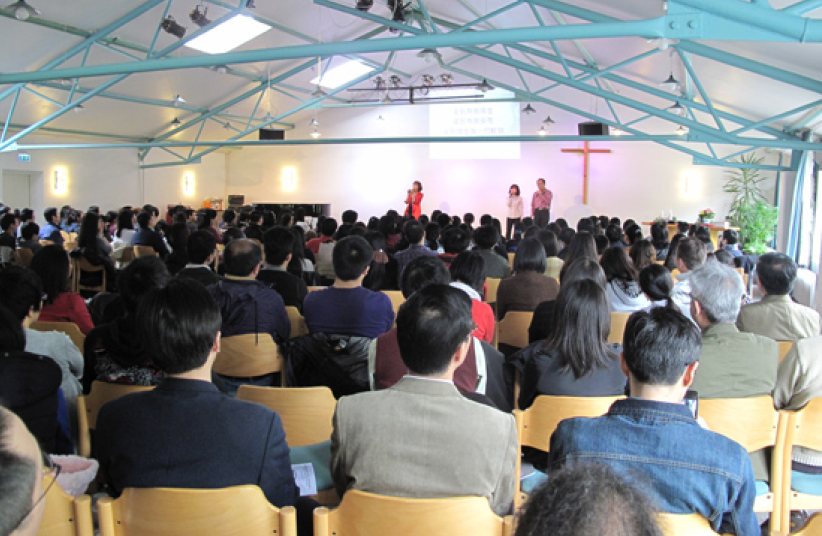 泥土音乐欧洲六国巡回布道 见证教会兴衰
