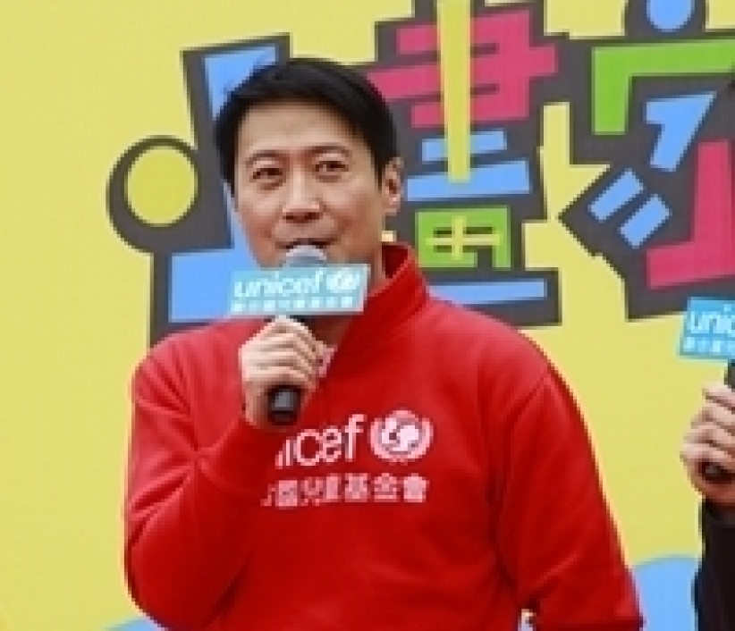 2000名小畫家維園善舉 籌50萬支持玉樹重建