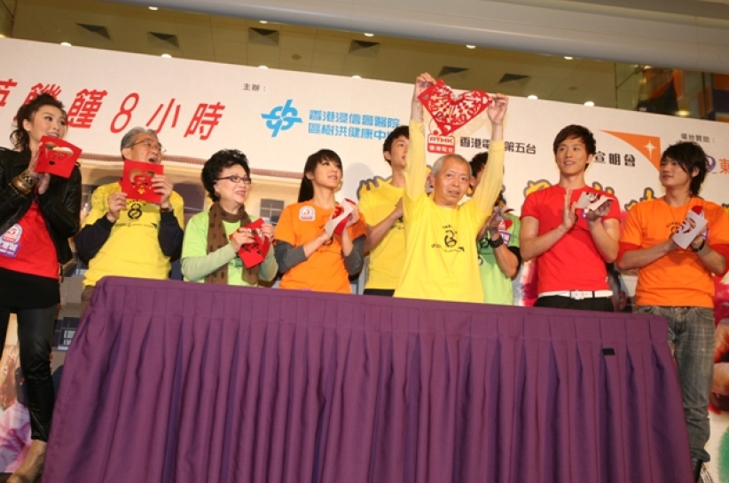 「耆英饥馑8小时」启动礼 齐拼大砌图 展示乐建内地校园
