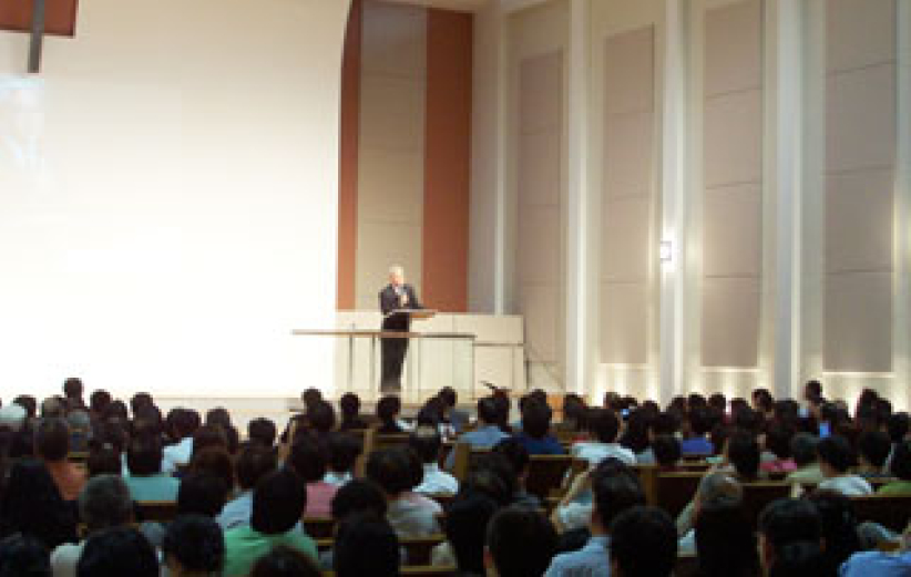 远志明纽约布道会近千人参与