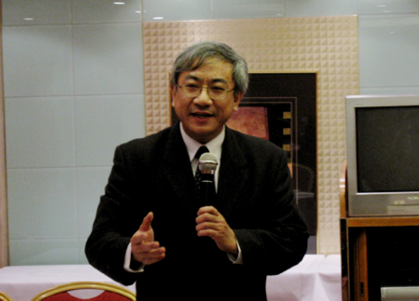 数十年与学生关系不断 为爱弟兄苦头吃尽