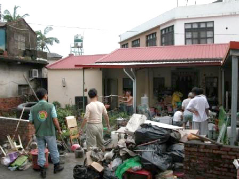 台湾救助协会与众教会 上山下水参与救灾