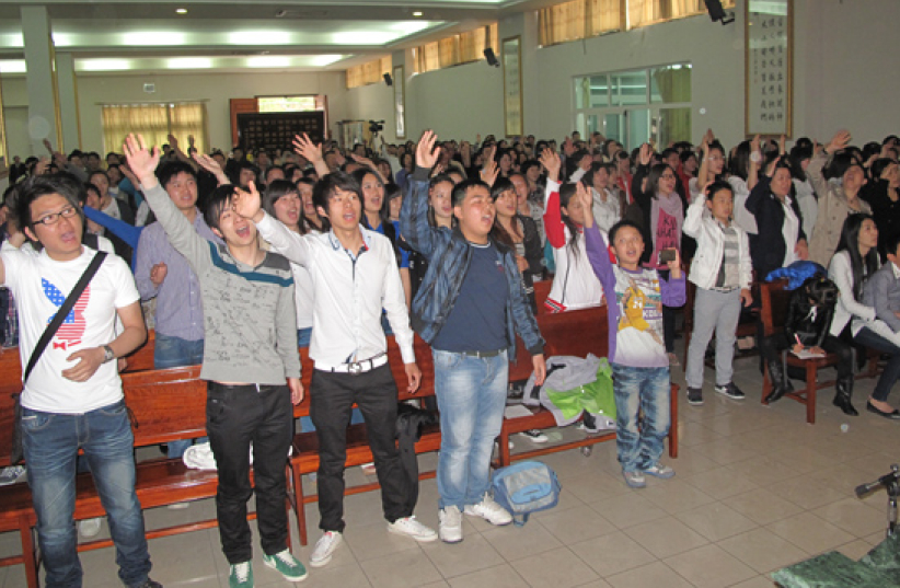 泥土音乐欧洲六国巡回布道 见证教会兴衰
