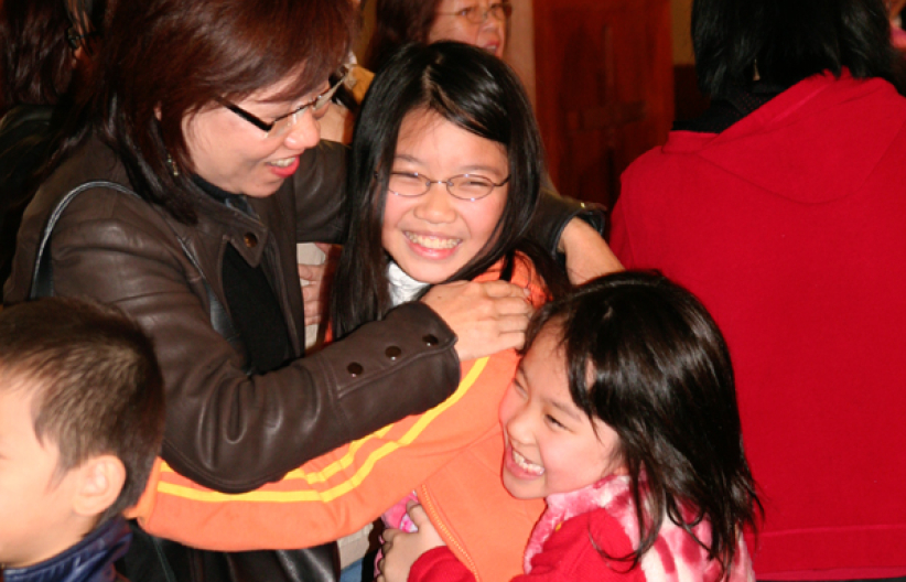 单亲贵族关爱日温馨举行学习向孩子说「欣赏你」