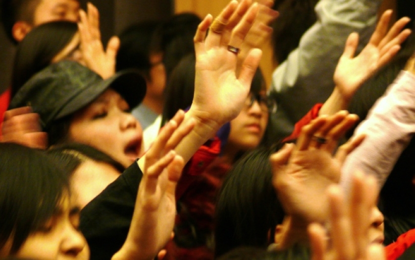 情人节之际 数百青年立志持守「珍爱」与贞洁